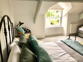 Top floor period apartment in gorgeous building